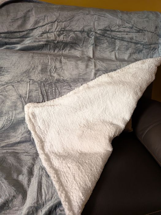 Cobertor elétrico cinzento aconchegante