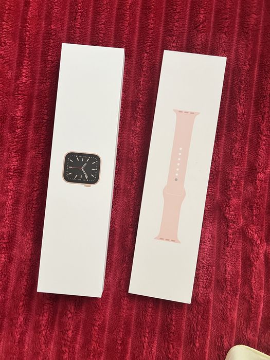 Apple Watch SERIES 6 Gold Aluminum Case Pink Sand Sport Band 44MM