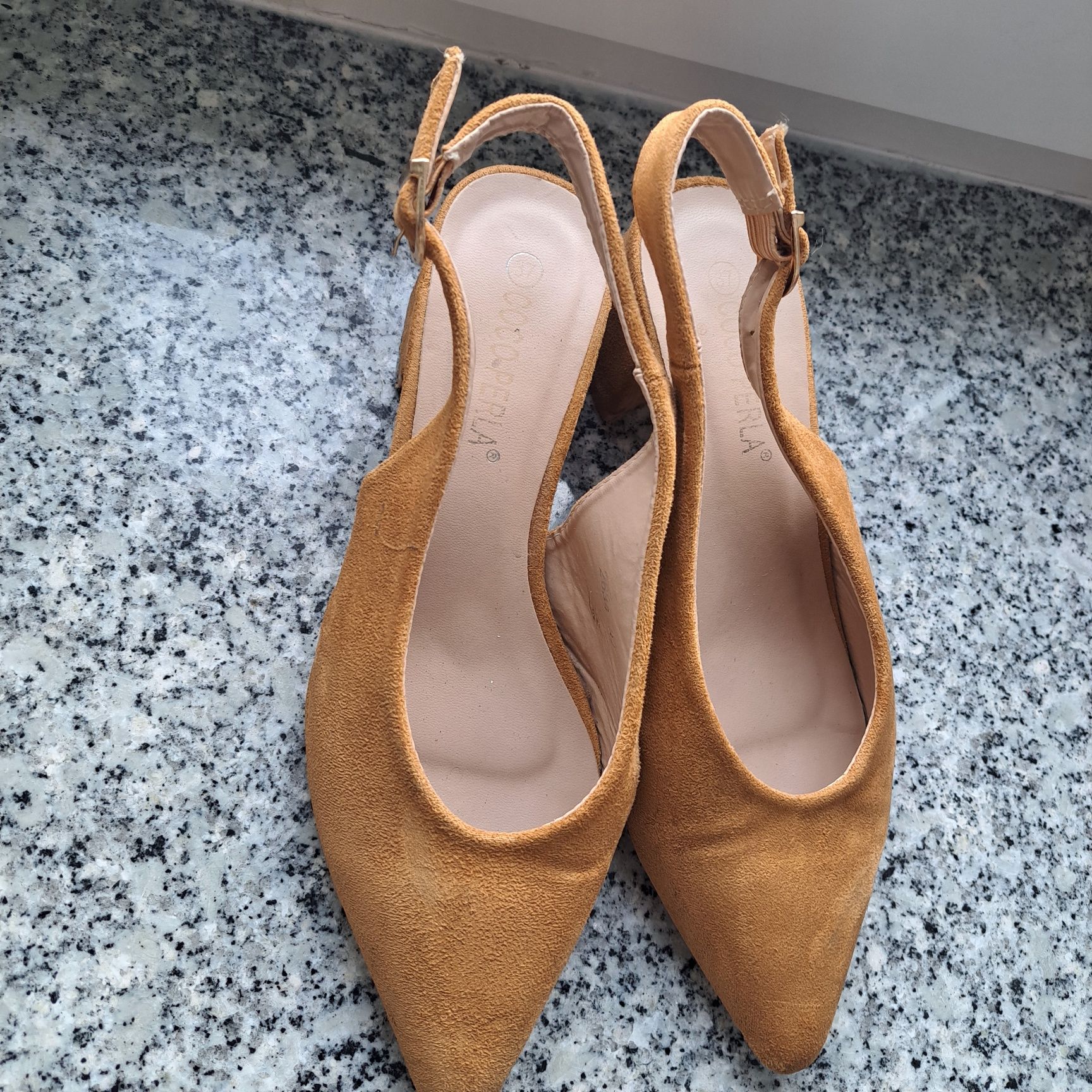 Buty z odkrytą piętą