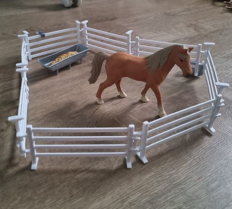 Stajnia drewniana zabawka