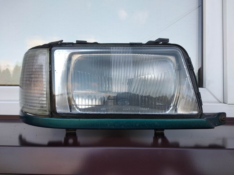 Audi 80 B4 lampa przednia prawa reflektor przód pasażera Hella