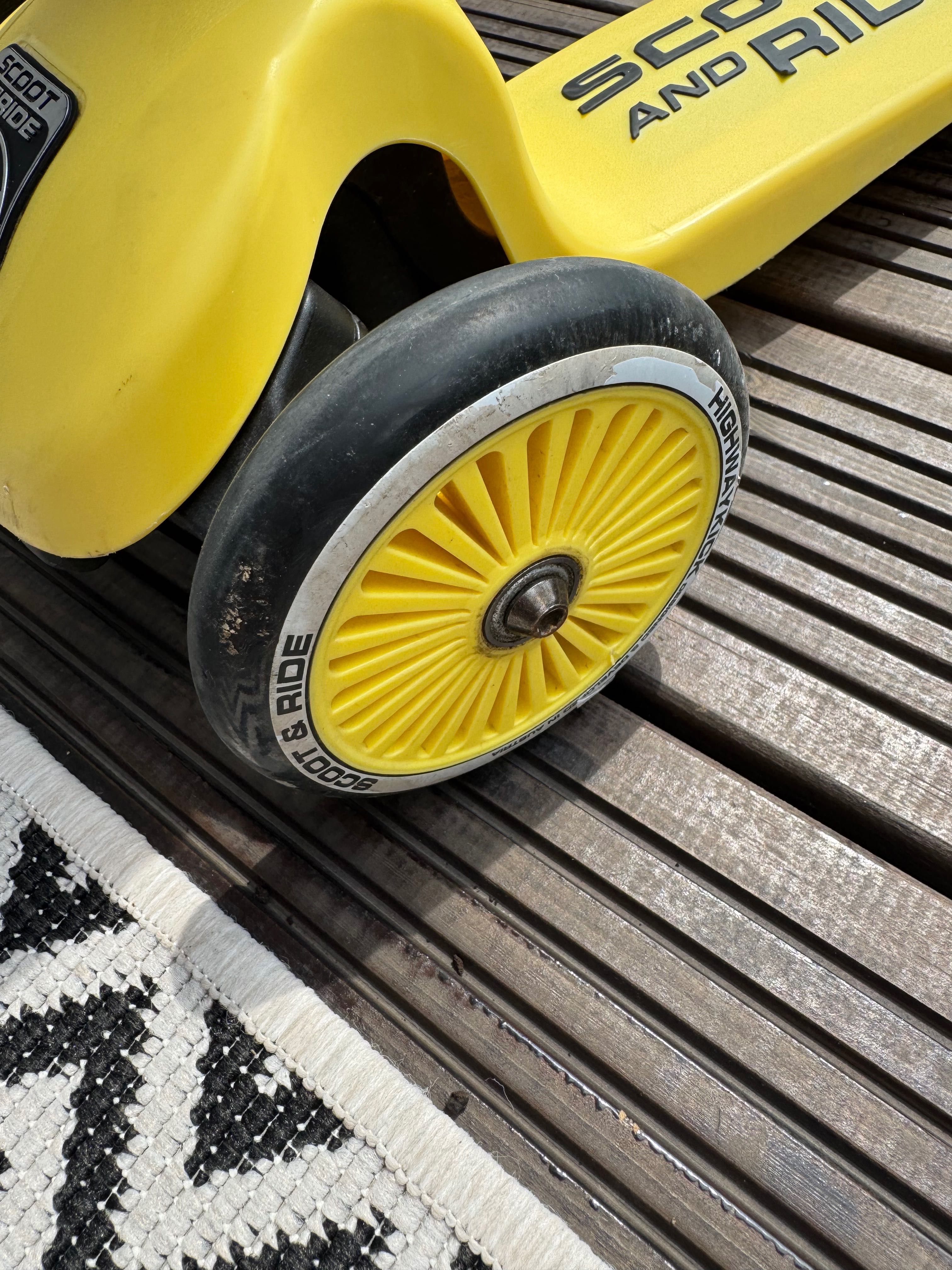 hulajnoga żółta scoot and ride