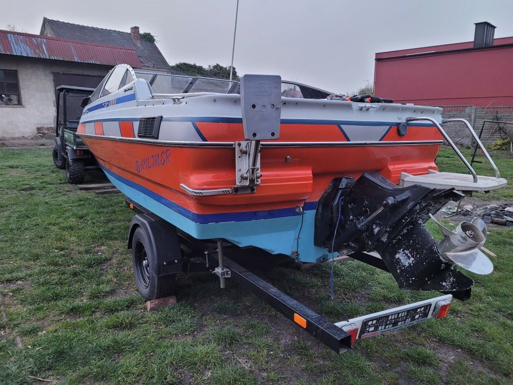 Bayliner CAPRI łódź jacht yacht motorówka speed boat