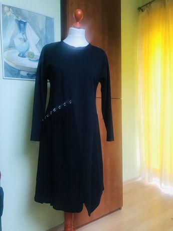 Czarna sukienka Unisono