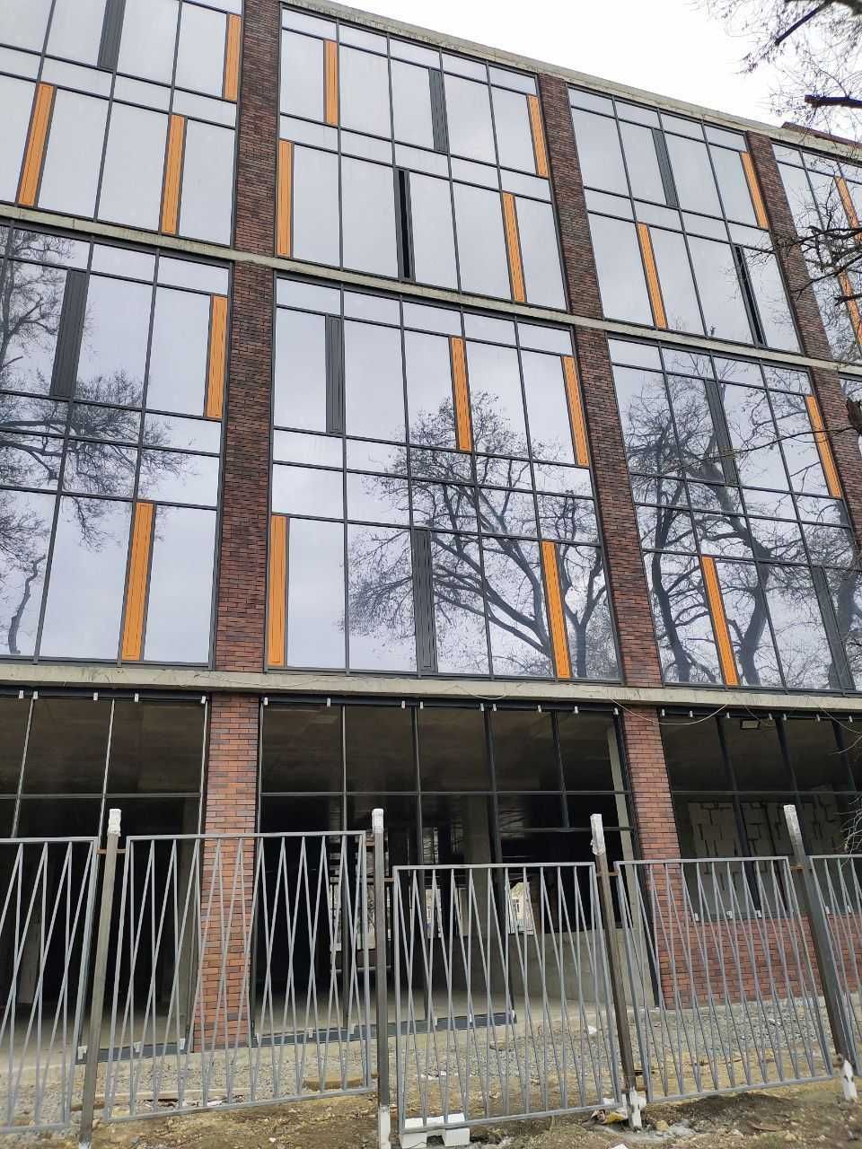 Дерби ТЦ фасад здание 7077 м +терраса, паркинг, рампа