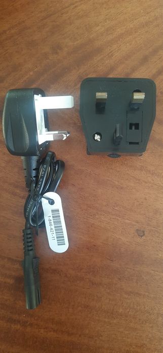 Kabel ósemka i przejściówka angielska do gniazdka