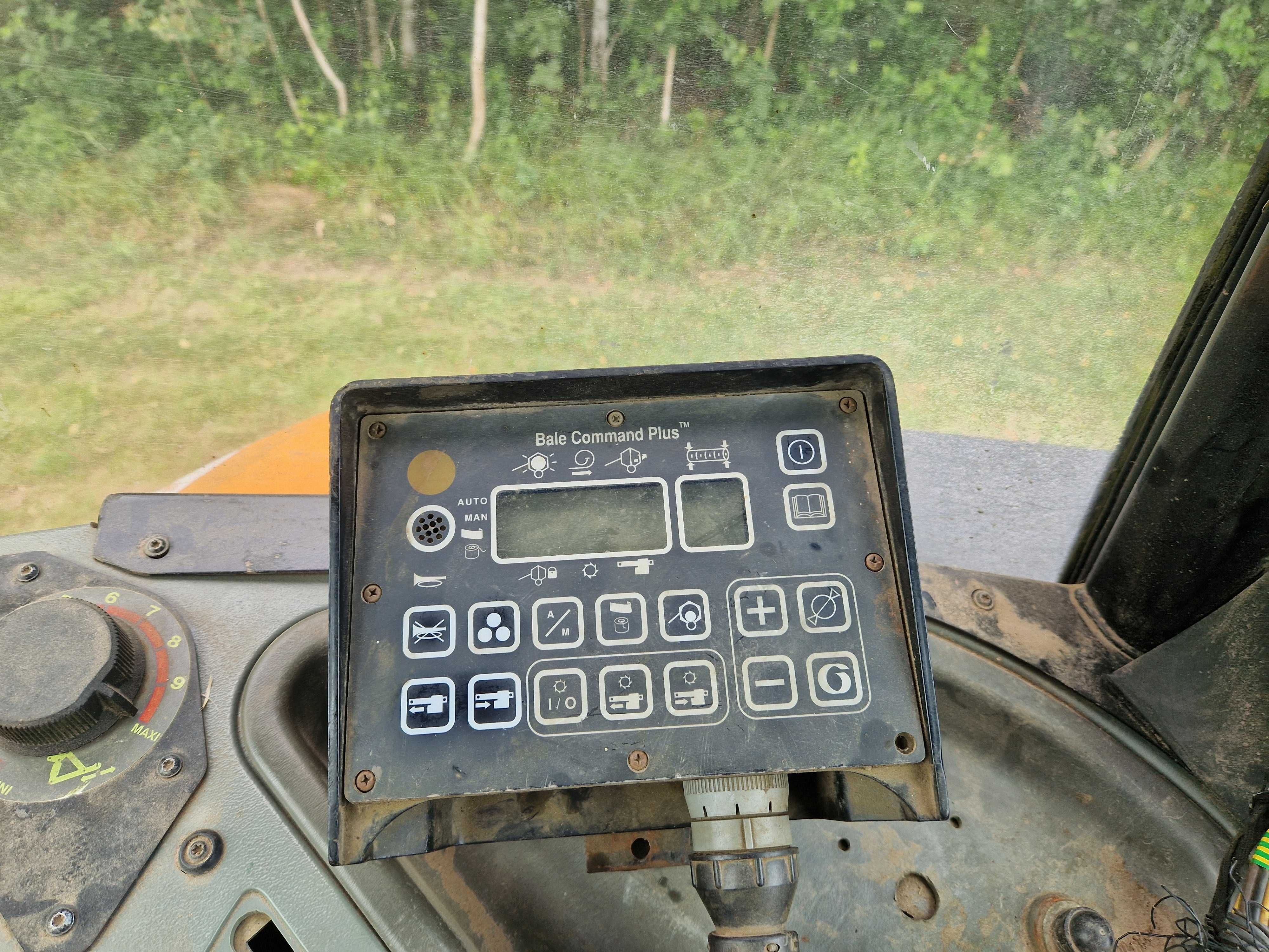 Prasa rolująca New holland 644