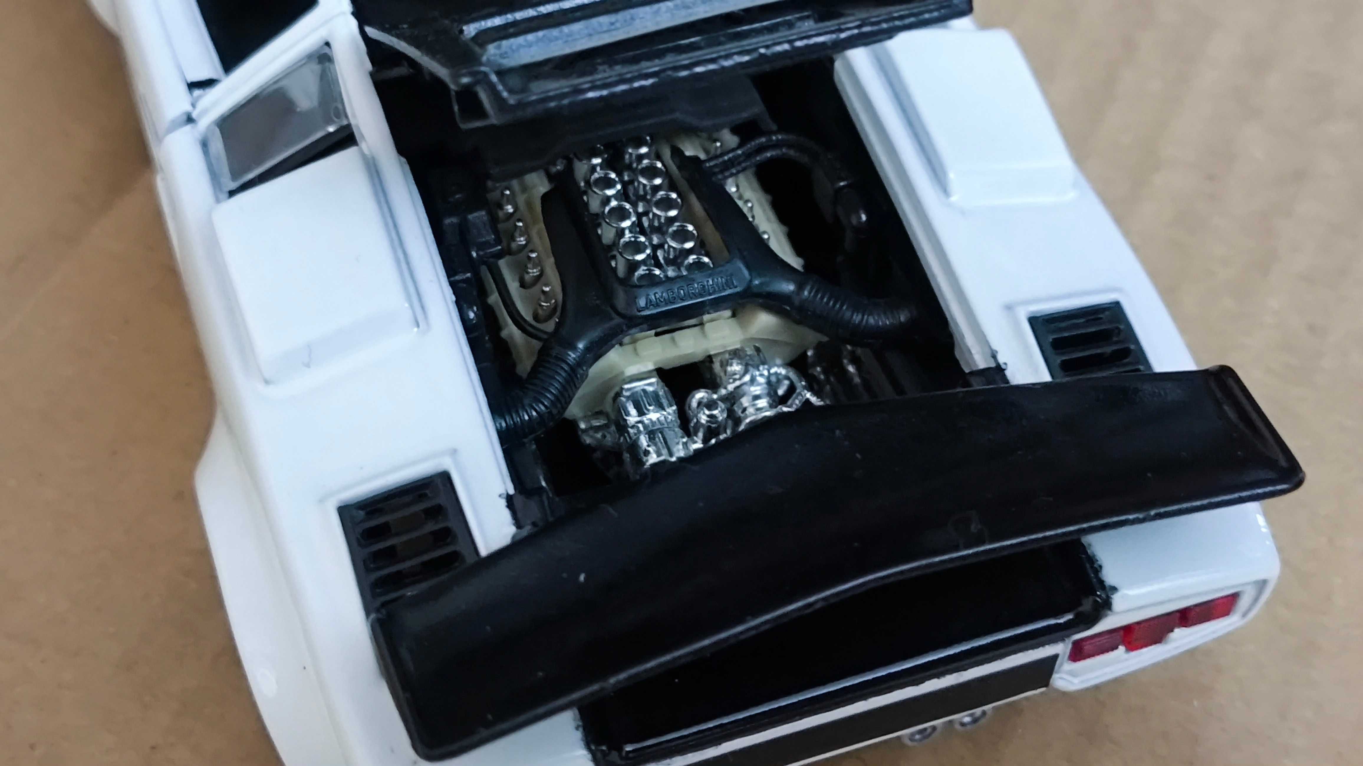 Машинка, модель, іграшка 1/24 Lamborghini Countach 1988 Bburago