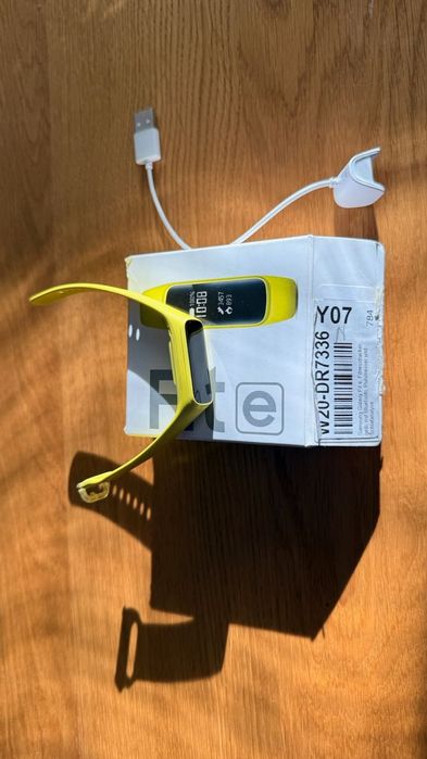 Samsung Galaxy Fit e (SM-R375) – opaska sportowa żółta