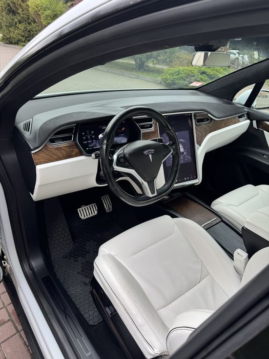 Пподам Tesla Model X