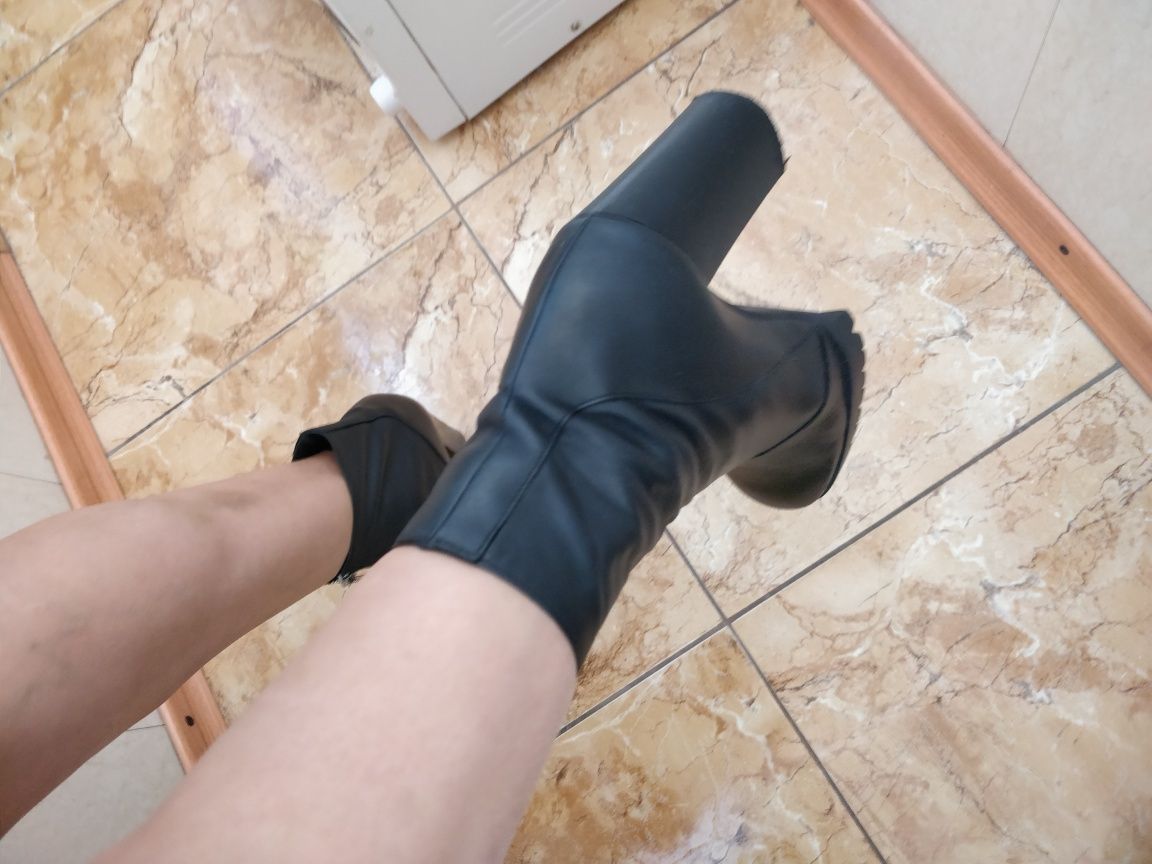 Ботинки женские кожаные черного цвета ZARA