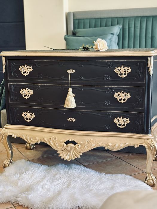 Cómoda Luxurious Black