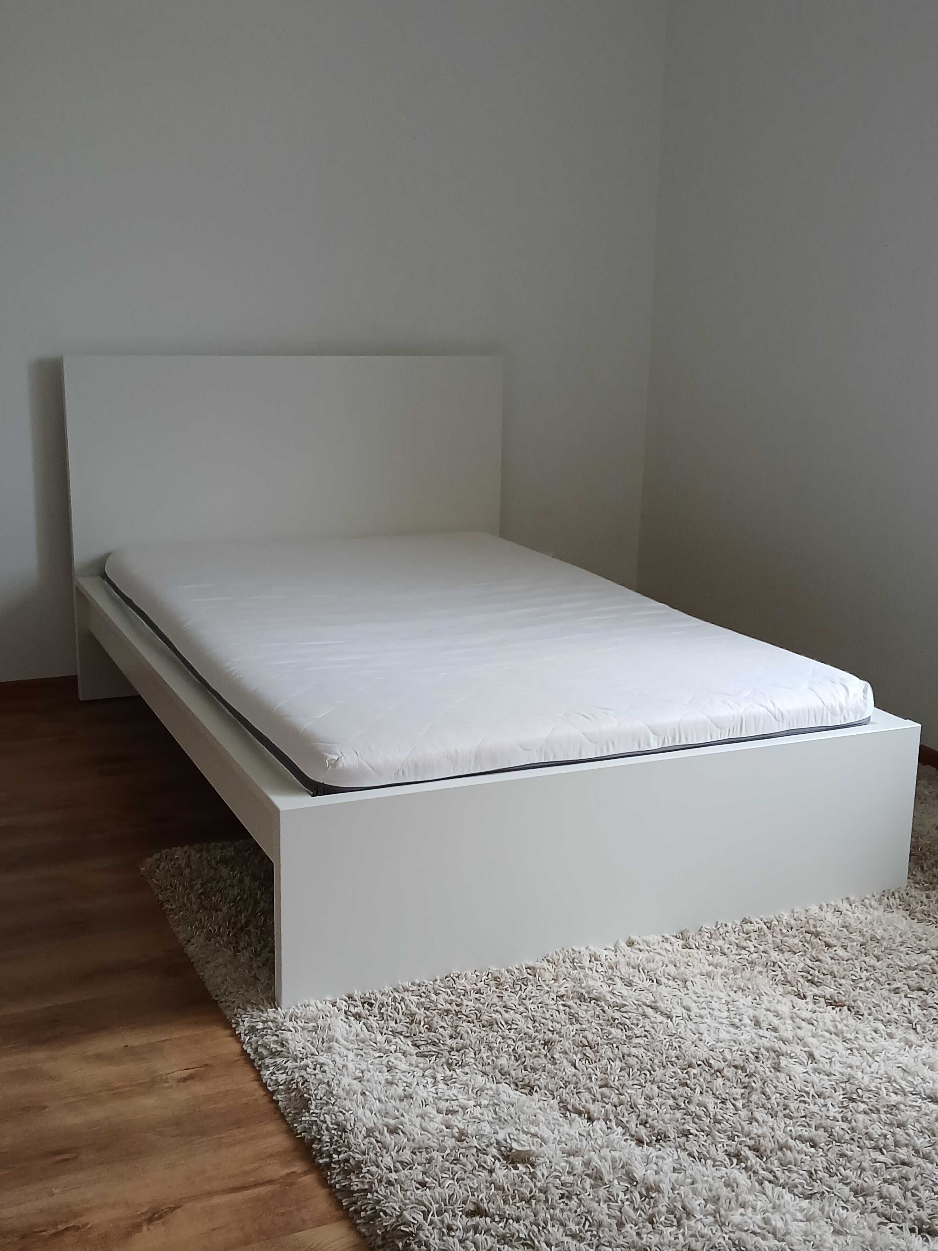 Łóżko białe IKEA Malm 120x200