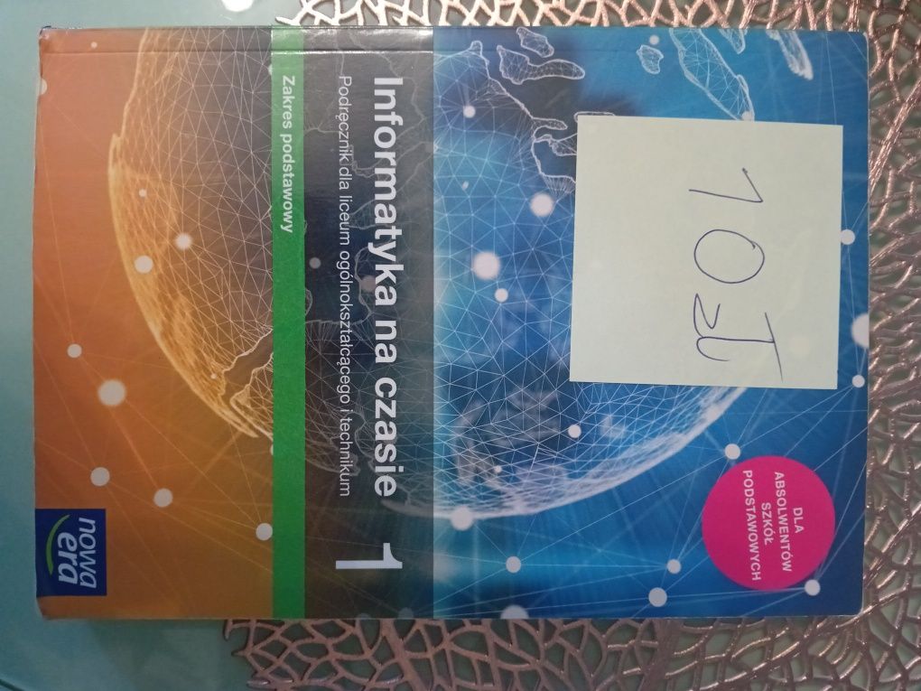 Książki do technikum 1klasa i jedna 2klasa