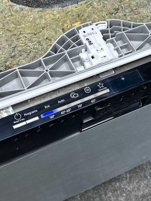 Тиха вбудована посудомийна на 14 комплектів Siemens SX61IX09TE A++