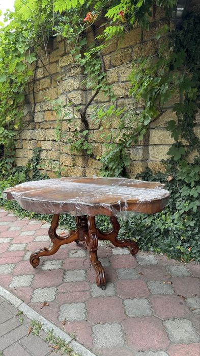 Стол обеденный антикварный, резной на бронзовых колесиках, Франция