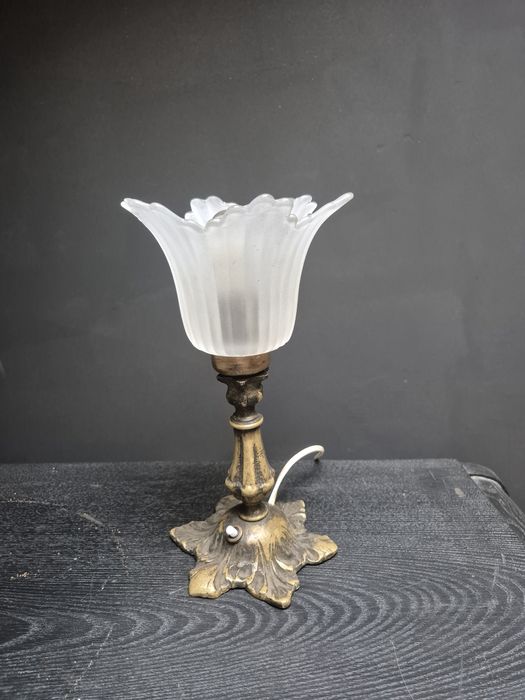 Mosiężna lampa vintage ze szklanym kloszem - secesja