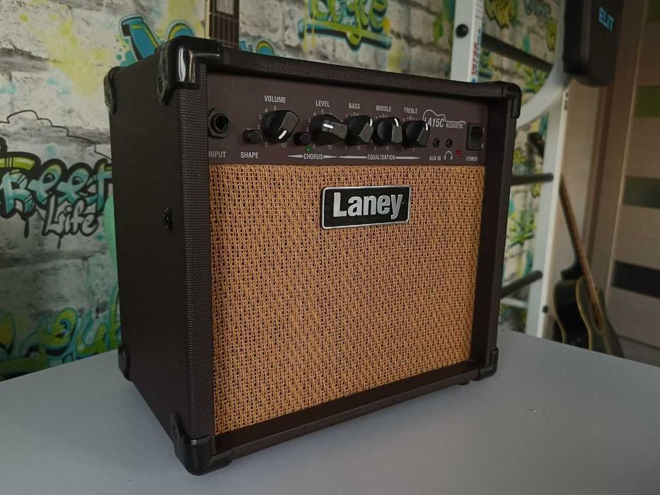 Комбопідсилювач для акустичної гітари laney la15c.