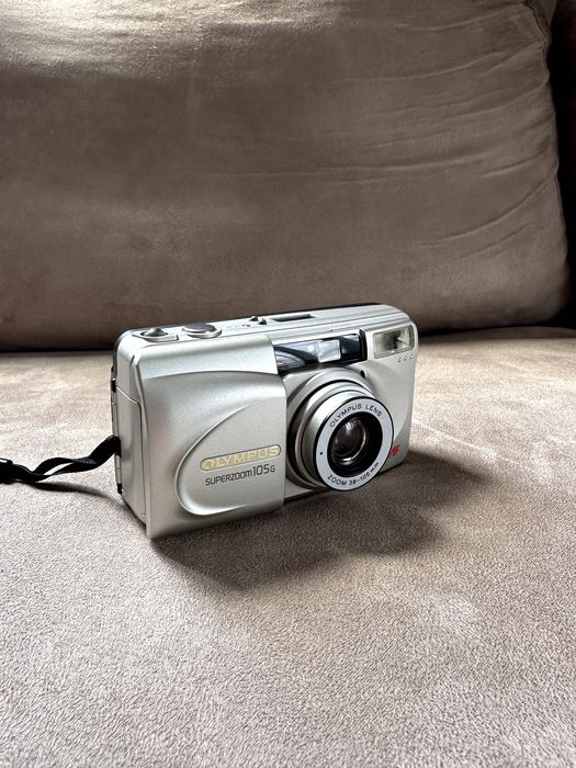 Продам плівковий фотоапарат Olympus Superzoom 105G