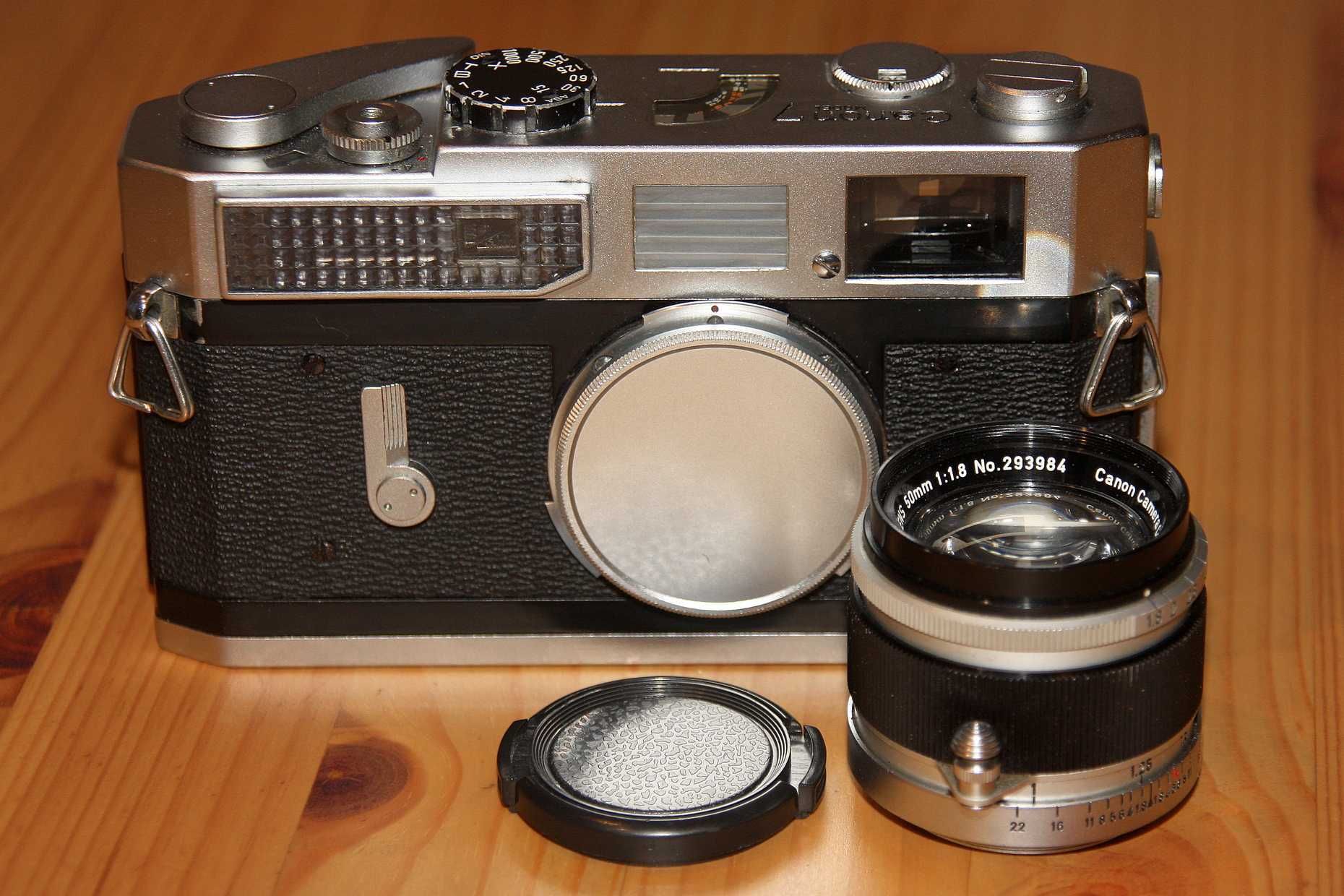 Canon model 7 далекомірна фотокамера з об'єктивом та чохлом