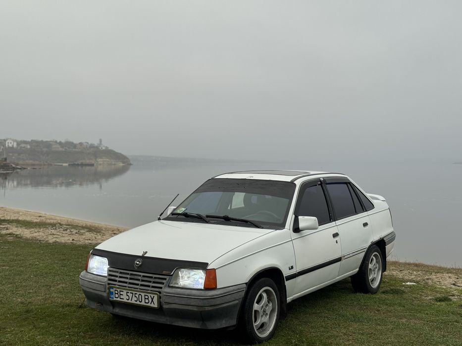 Продам Опель Кадетт 2.0 бензин