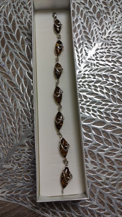 Bransoletka srebrna z bursztynem.