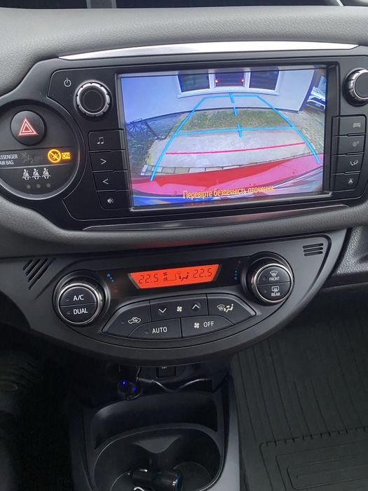 Toyota Yris дилерська