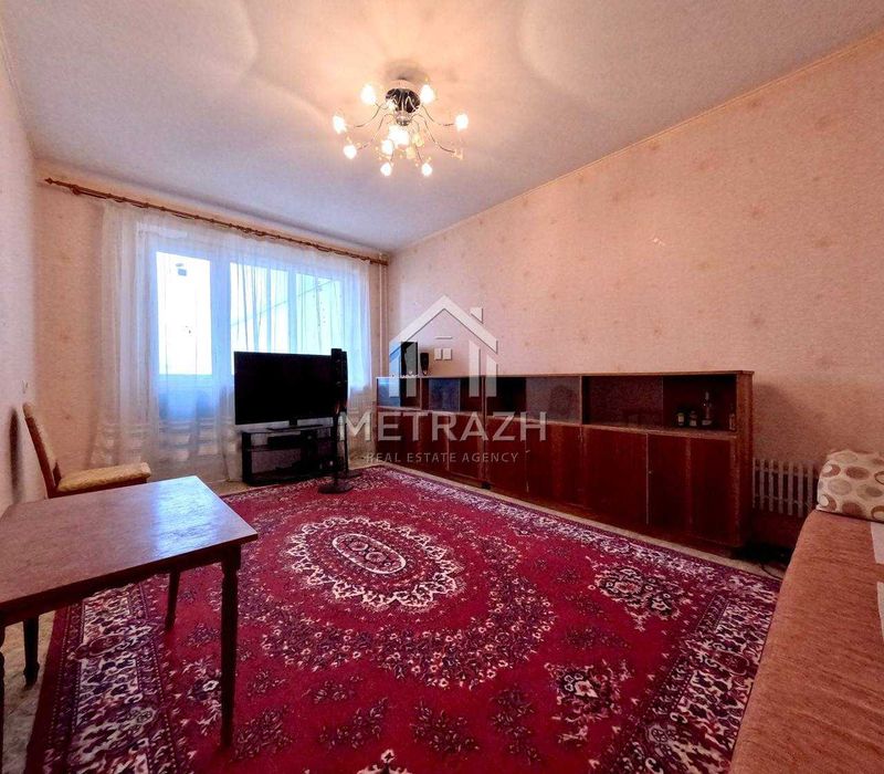 89060Продам 3 комнатную на Роганской!