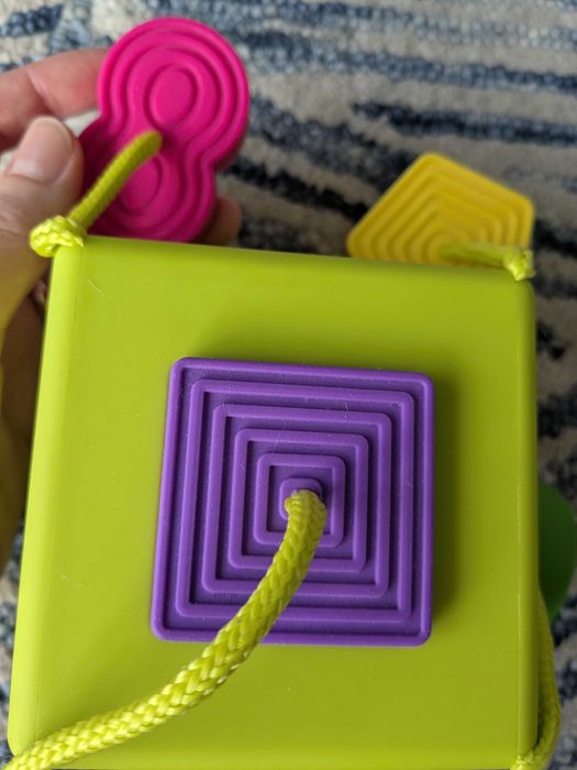 Fat Brain Toys Sorter Kostka OombeeCube