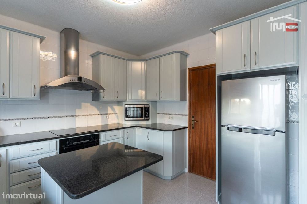 Moradia T3 Com Cozinha Equipada Em Vale De Ourem São Mamede Com Agu...