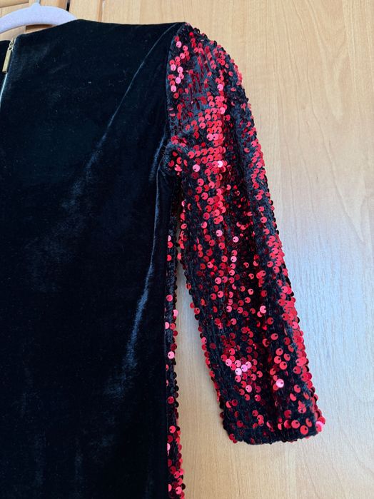 Вечірня сукня з паєтками