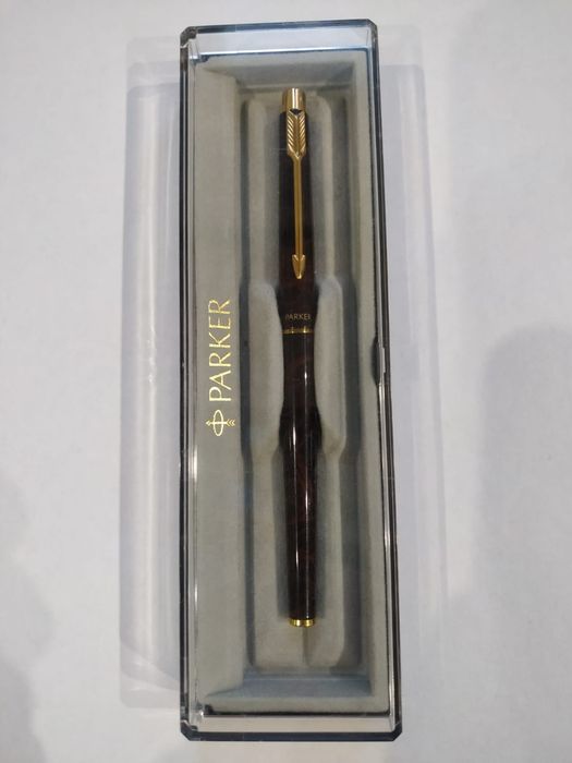 Ручка Parker з золотими пером бувша у використанні
