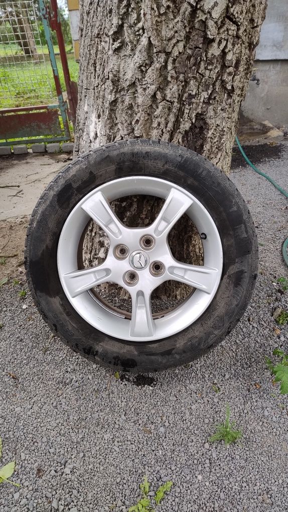 Mam na sprzedaż felgi 15 razem z oponami od Mazdy 323F
