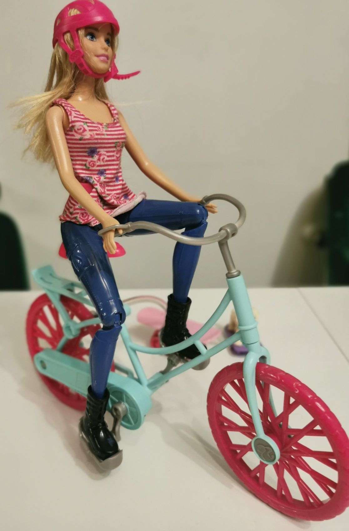 Lalka Barbie oryginalna  na rowerze z jeżdżącym pieskiem