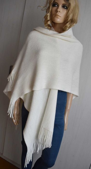 Szalik otulacz szal ciepły ponczo peleryna mięsisty z frędzlami