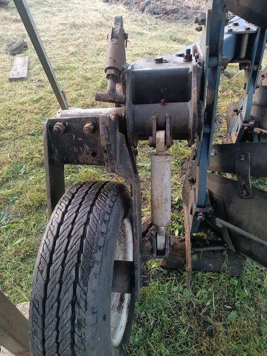 Плуг оборотний 4+1