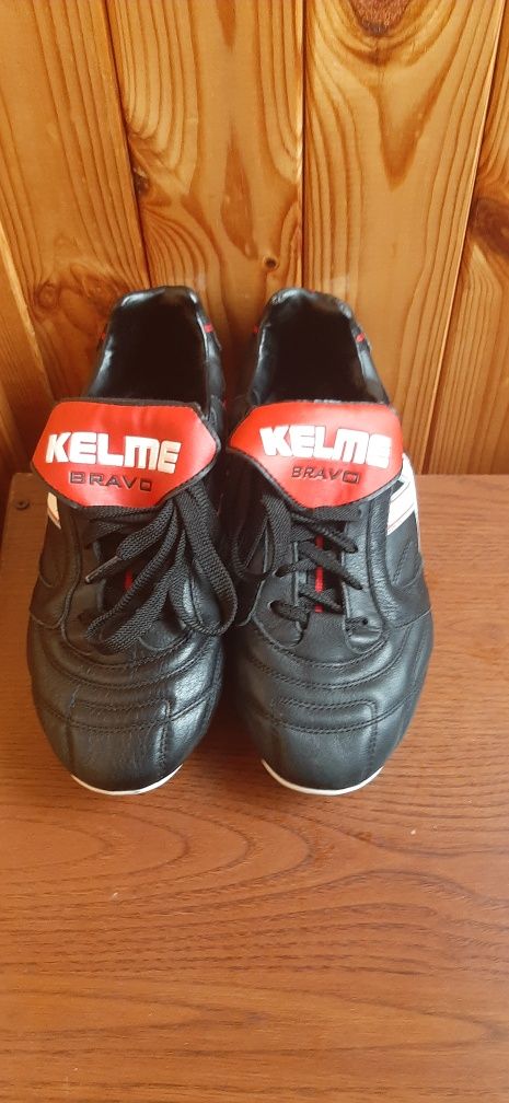 Футбольниє бутси KELME