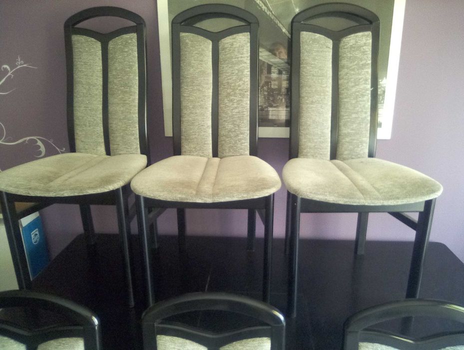 Stół i sześć krzeseł