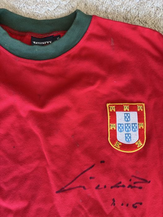 Camisola Histórica da Seleção Nacional Autografada por Eusébio