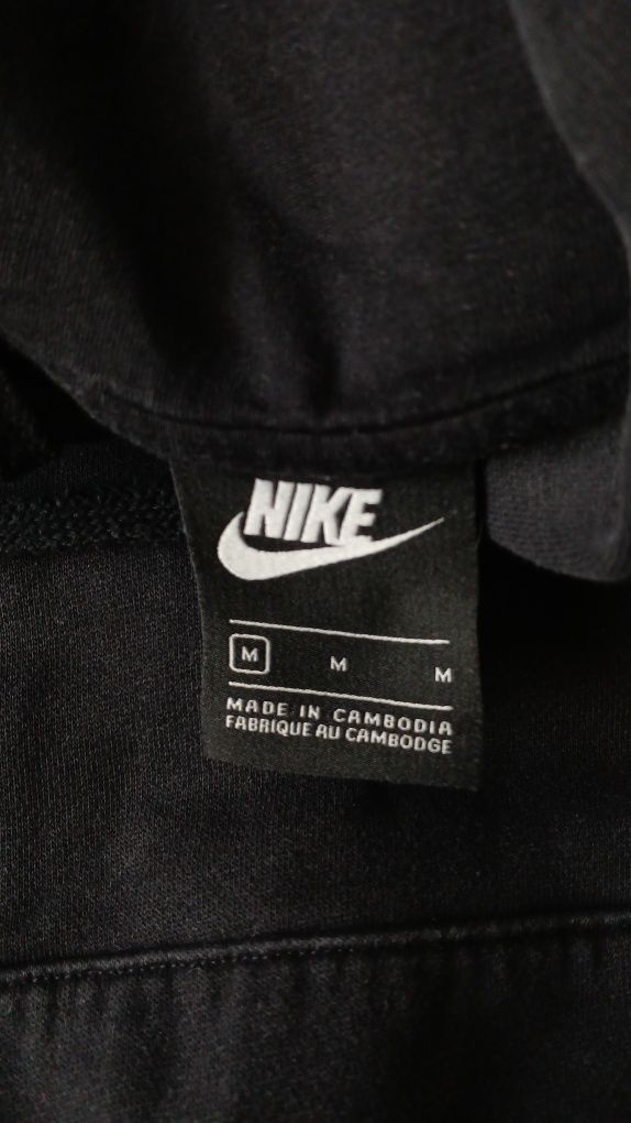 Чорне худі Nike.