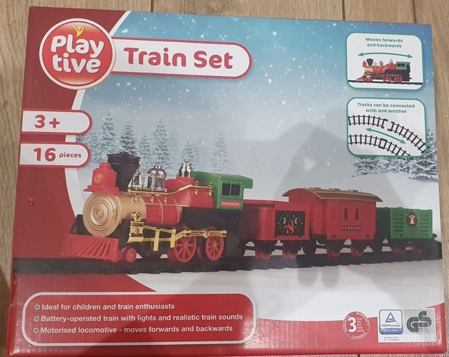 Pociąg elektryczny z torami świeci i wydaje dźwięki