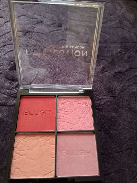 Cienie i roze REVOLUTION