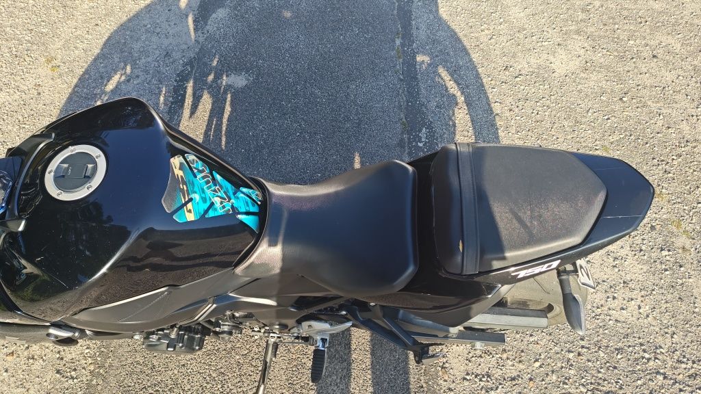 Suzuki GSR 750 bez ABS