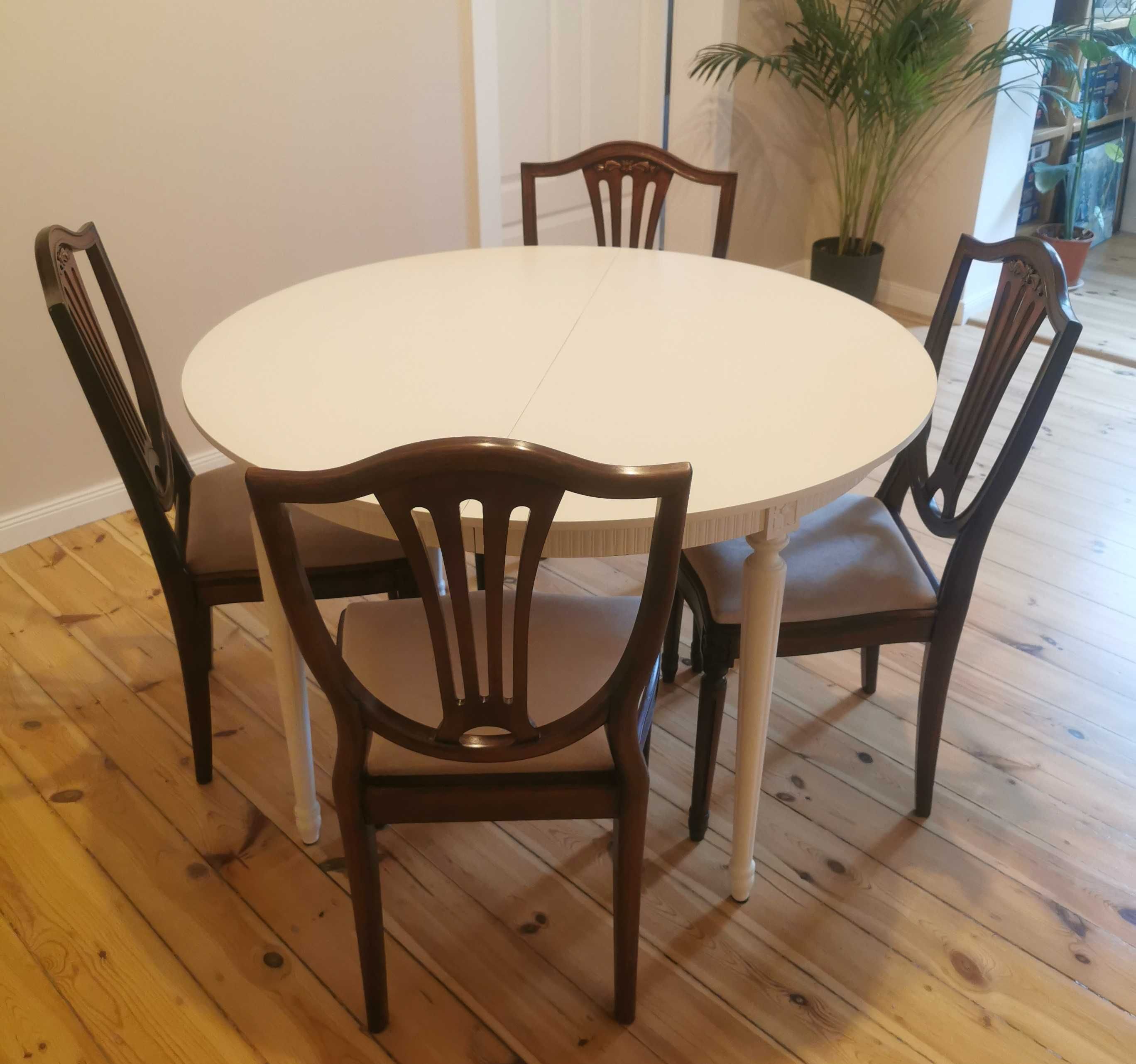 Piękny drewniany stół po renowacji