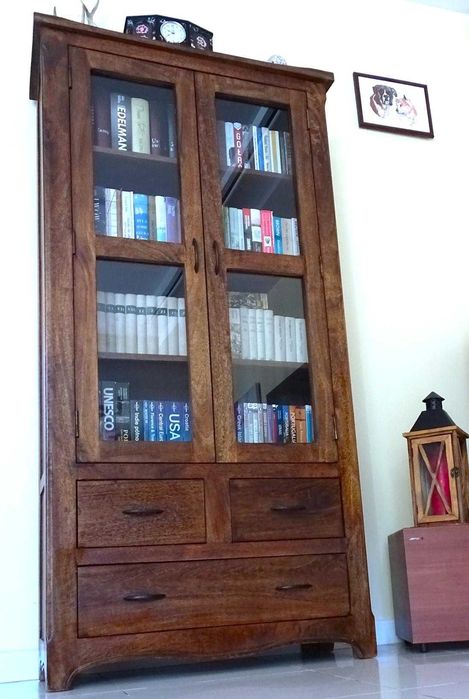 Śliczna witryna / biblioteczka kolonialna z litego drewna egzotycznego