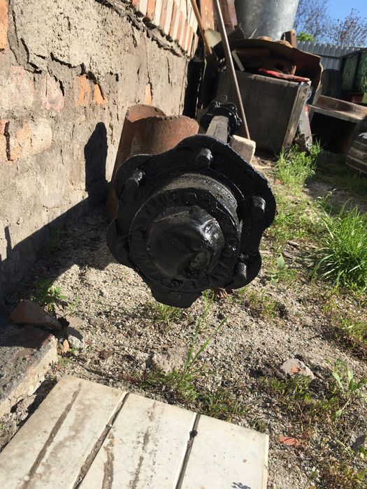 Балка з ступецями для прицепа