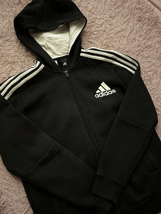 Зіпка Adidas чорна