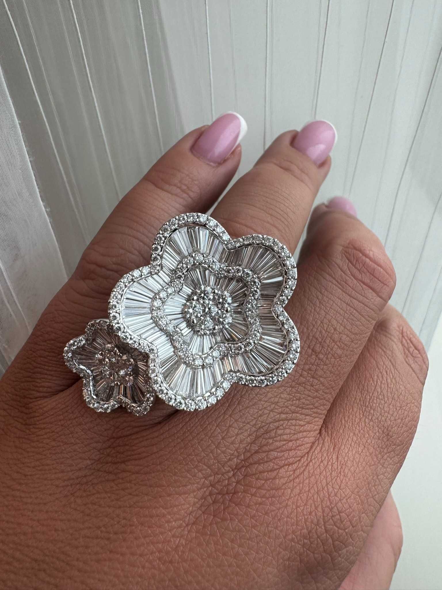 Pierścionek z diamentami naturalnymi 6.39 CT Flowers bagiety