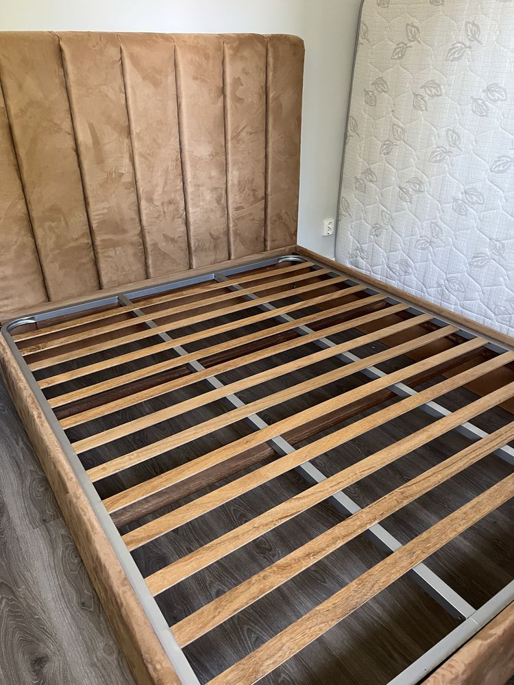 Cama casal veludo camel