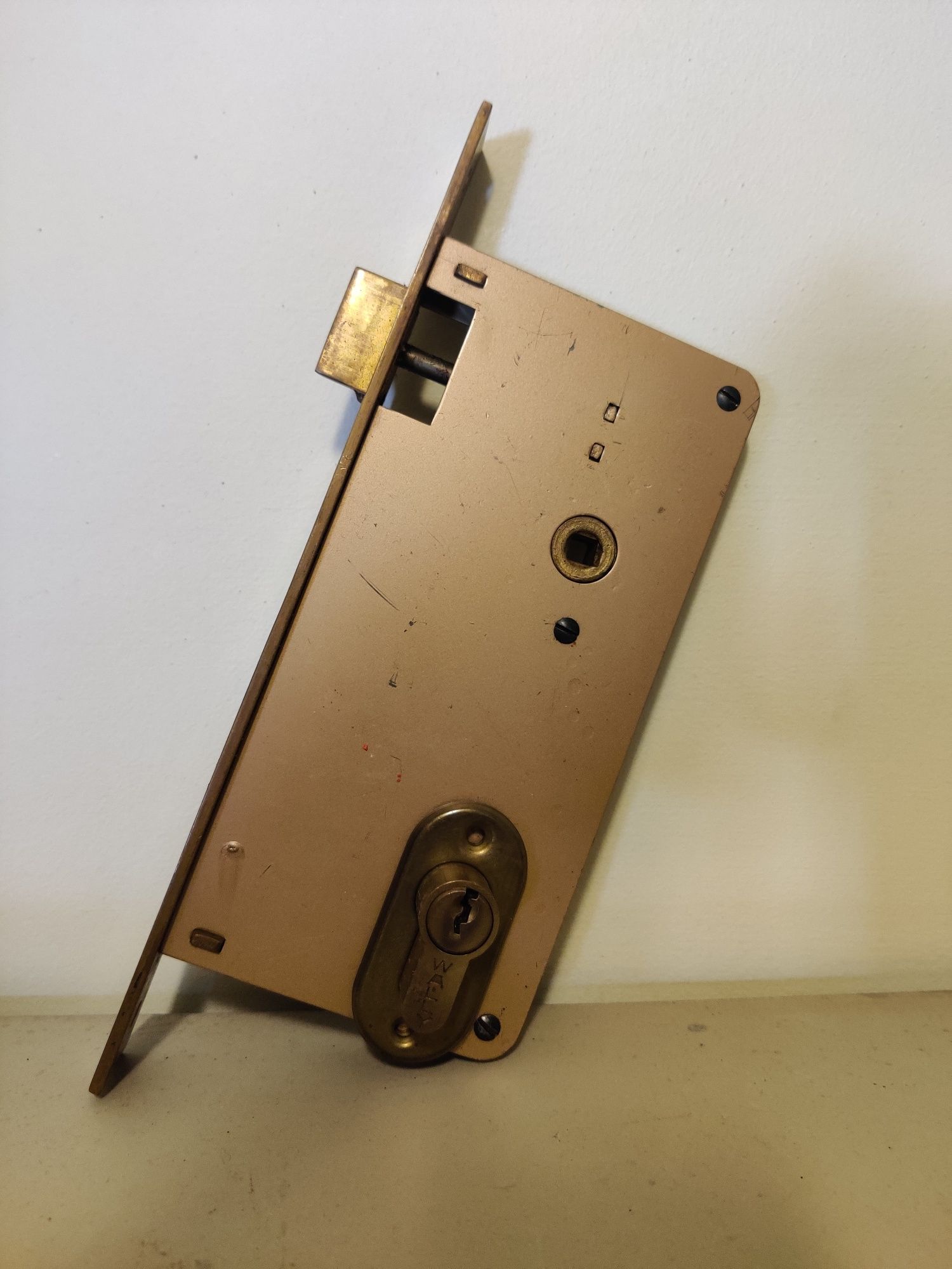 Fechadura porta esquerda Wally